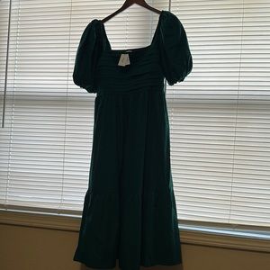 Vibrant green dress! Never worn! Make me an offer!